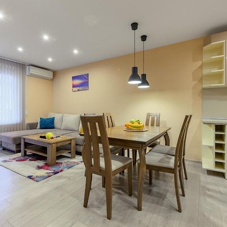 Уютен Апартамент В Град Варна Ngoại thất bức ảnh